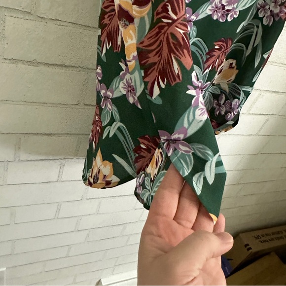 LOFT Green Flowered Ruffle Cap Sleeve Top - Picture 6 of 9